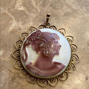 Antique Pink and White Cameo Pendant 14kGF Filagree- Gold Frame round